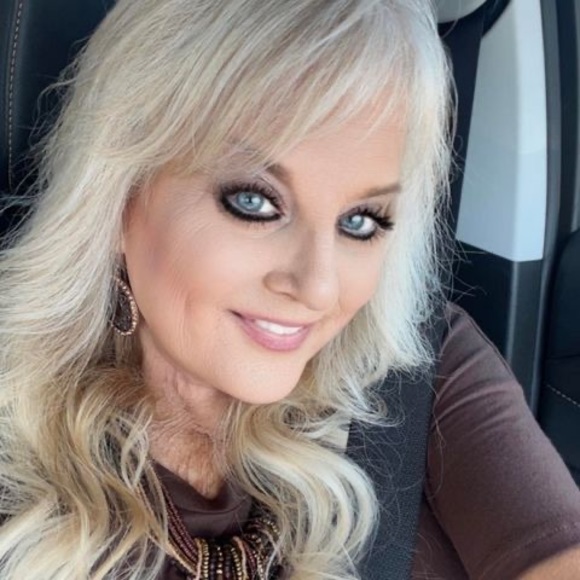 Meet your Posher, Linda - Picture 1 of 1